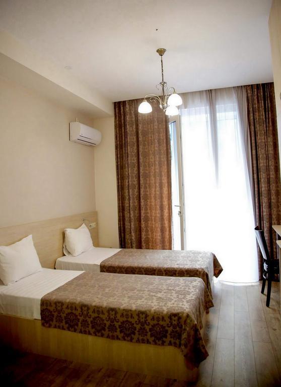 Hotel Feri Тбилиси Экстерьер фото