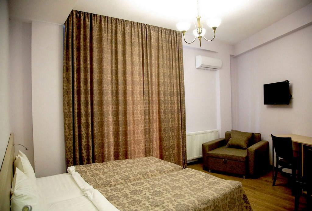 Hotel Feri Тбилиси Экстерьер фото