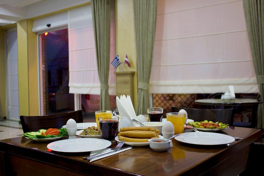 Hotel Feri Тбилиси Экстерьер фото