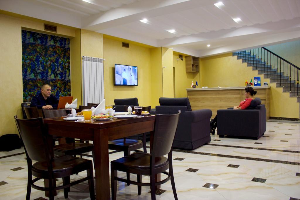 Hotel Feri Тбилиси Экстерьер фото