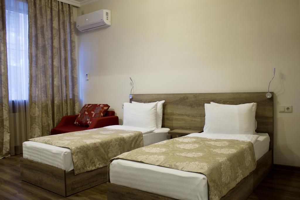 Hotel Feri Тбилиси Экстерьер фото