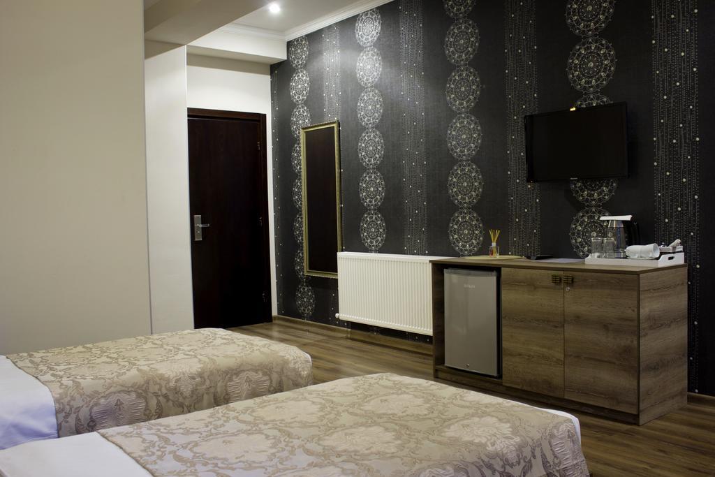 Hotel Feri Тбилиси Экстерьер фото